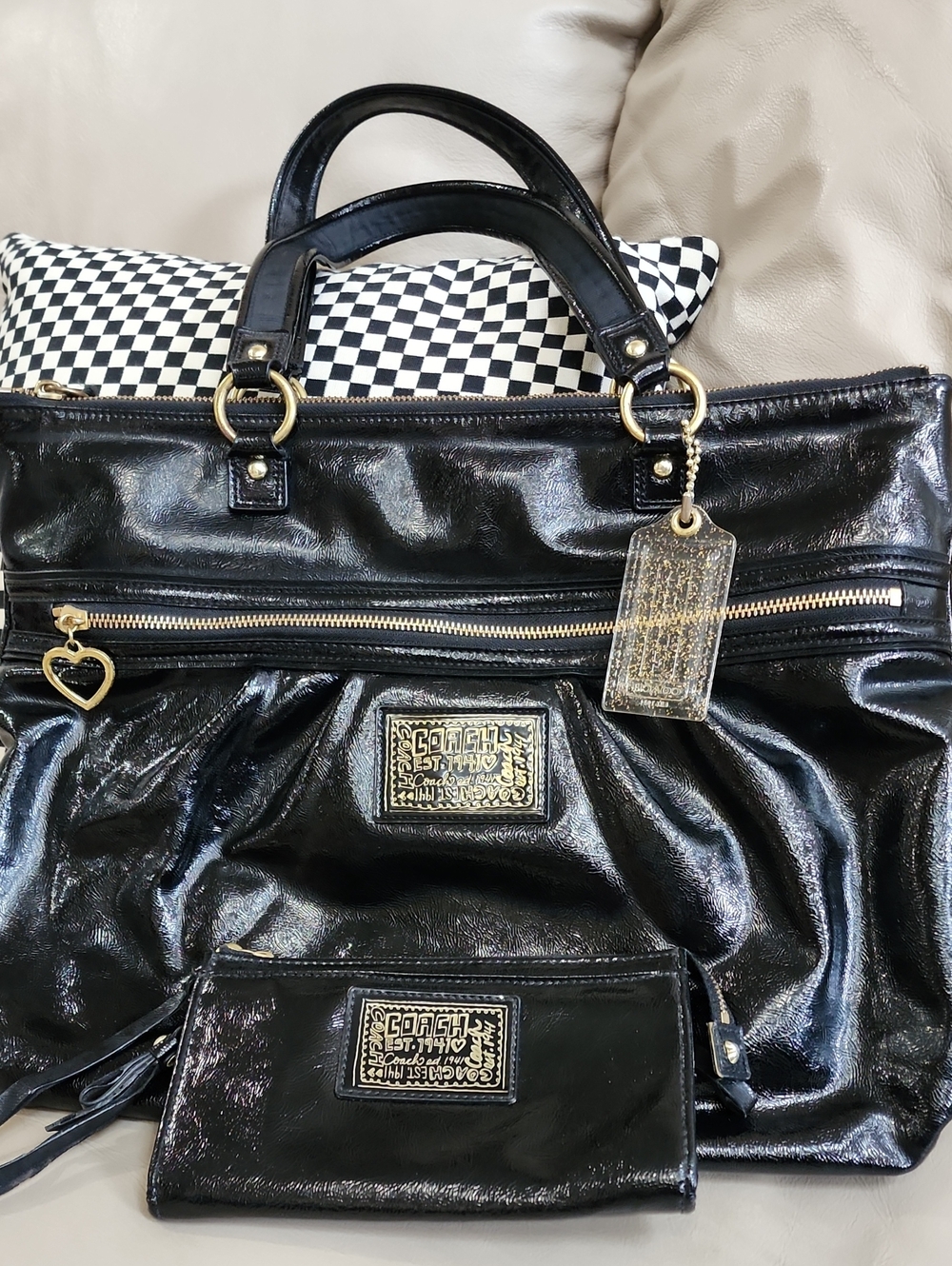 Coach Poppy Womrm's Black Patent Leather Tote & Wristlet F20004 Preowned
